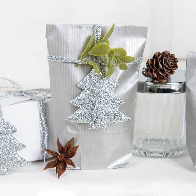 5 Weihnachtsbaum Anhänger Silber glitzernd 8 cm - Metallanhänger Baum - Baumbehang