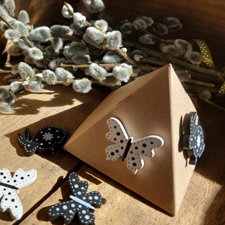 24 Mini Osterhasen + Schmetterlinge aus Holz - Streudeko Ostern mit Klebepunkt 3 cm