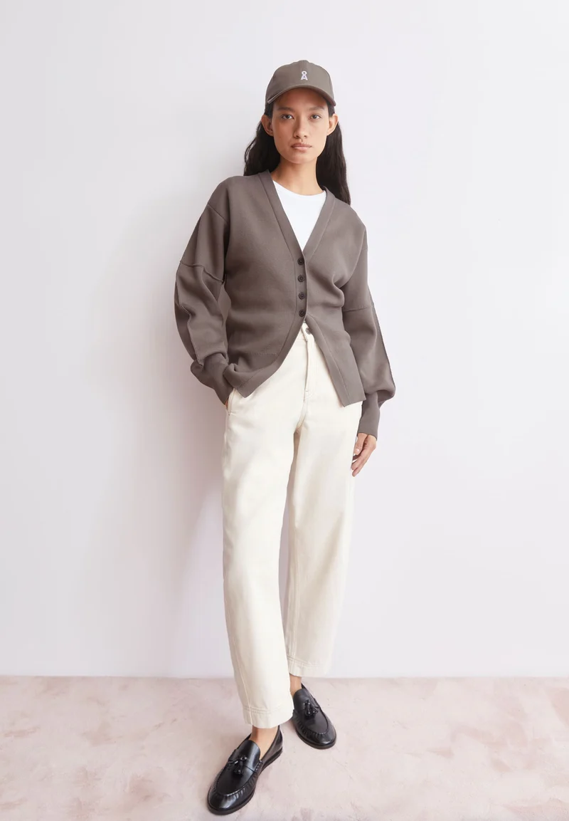 BARREL STRICKJACKE | walnut cream