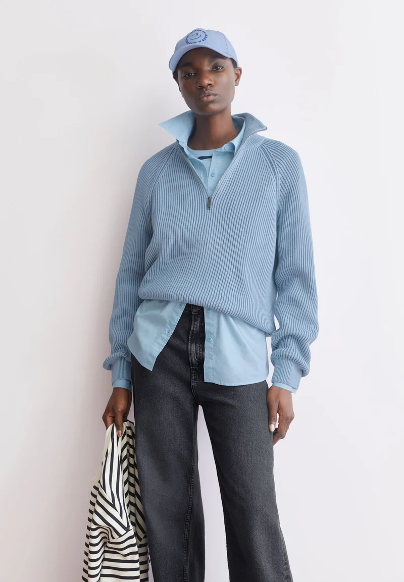 VANISÉ STRICKTROYER | blue glow-dark blue glow