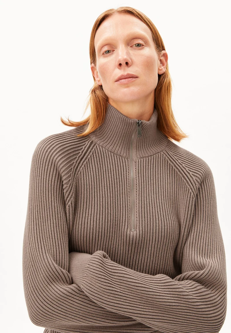 VANISÉ STRICKTROYER | cinnamon dust-dark cinnamon dust