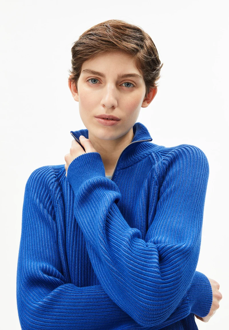 VANISÉ STRICKTROYER | dynamo blue-light dynamo blue