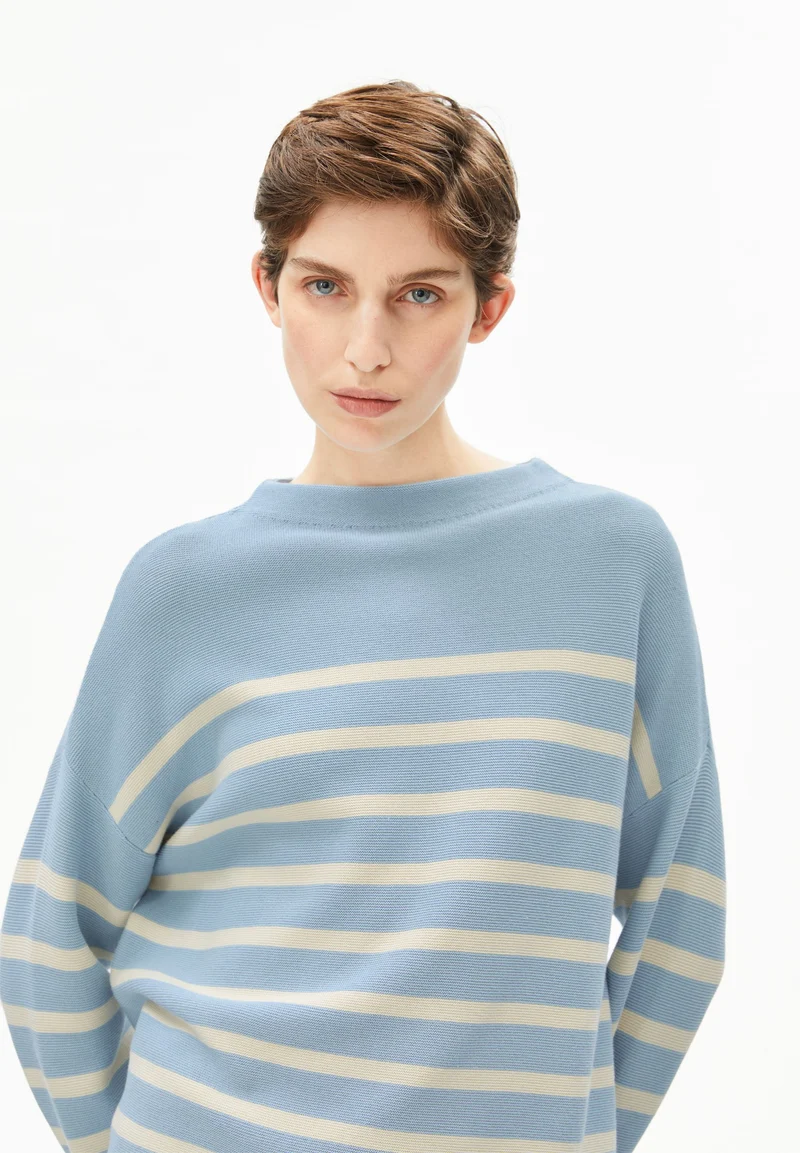 MERINAA GESTREIFTER STRICKPULLOVER | blue glow-oatmilk