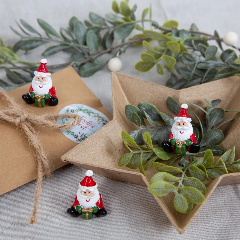 12 mini Nikolaus Figuren kleines Geschenk Weihnachten 3 cm