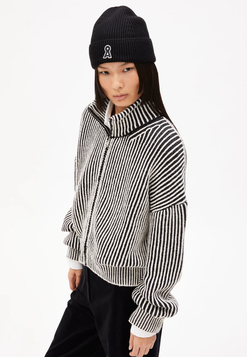 MEDEAA VANISE | black-oatmilk