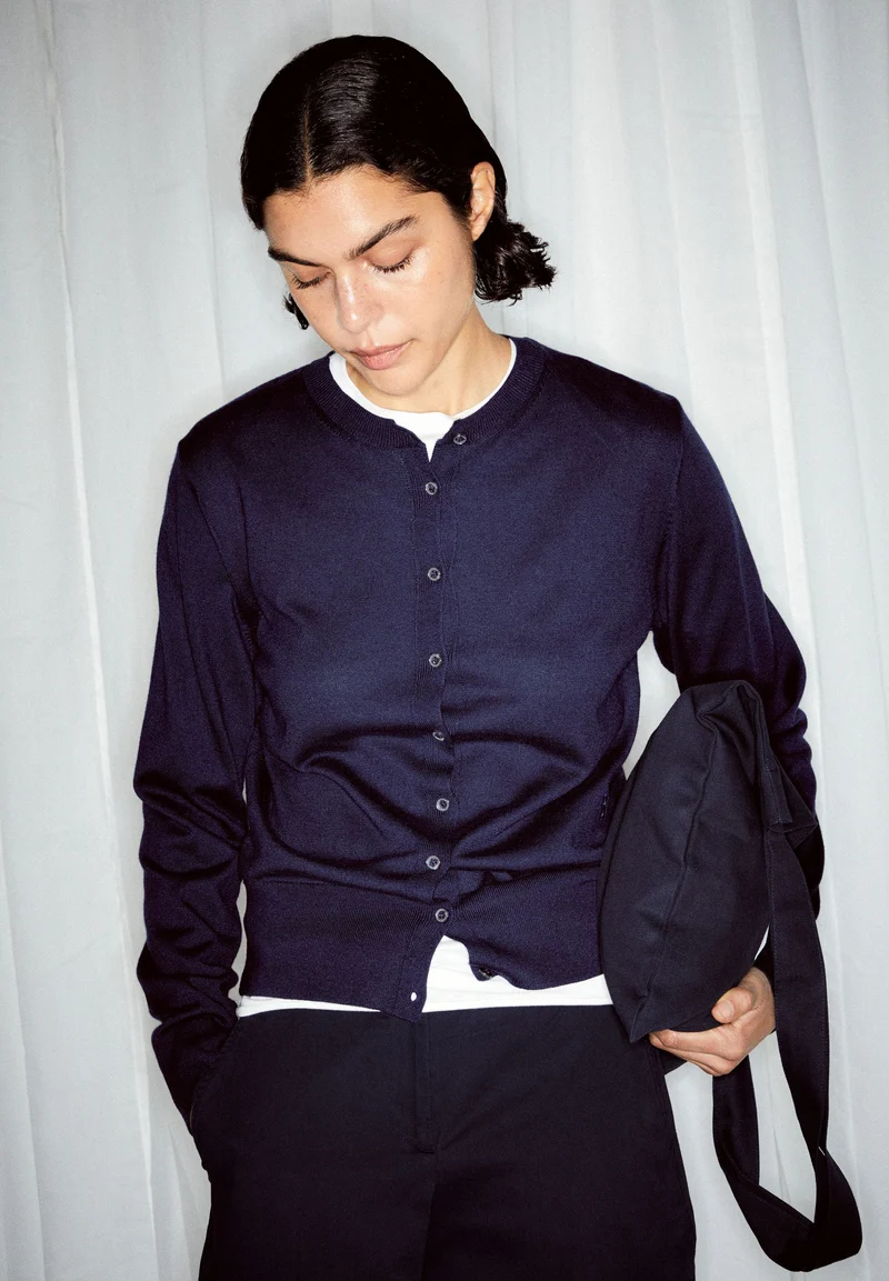 FEINSTRICKCARDIGAN | tinted navy