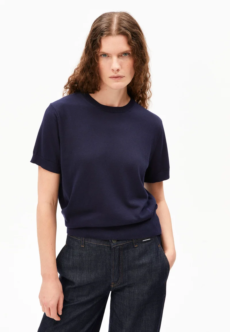 KURZÄRMLIGER STRICKPULLOVER | tinted navy