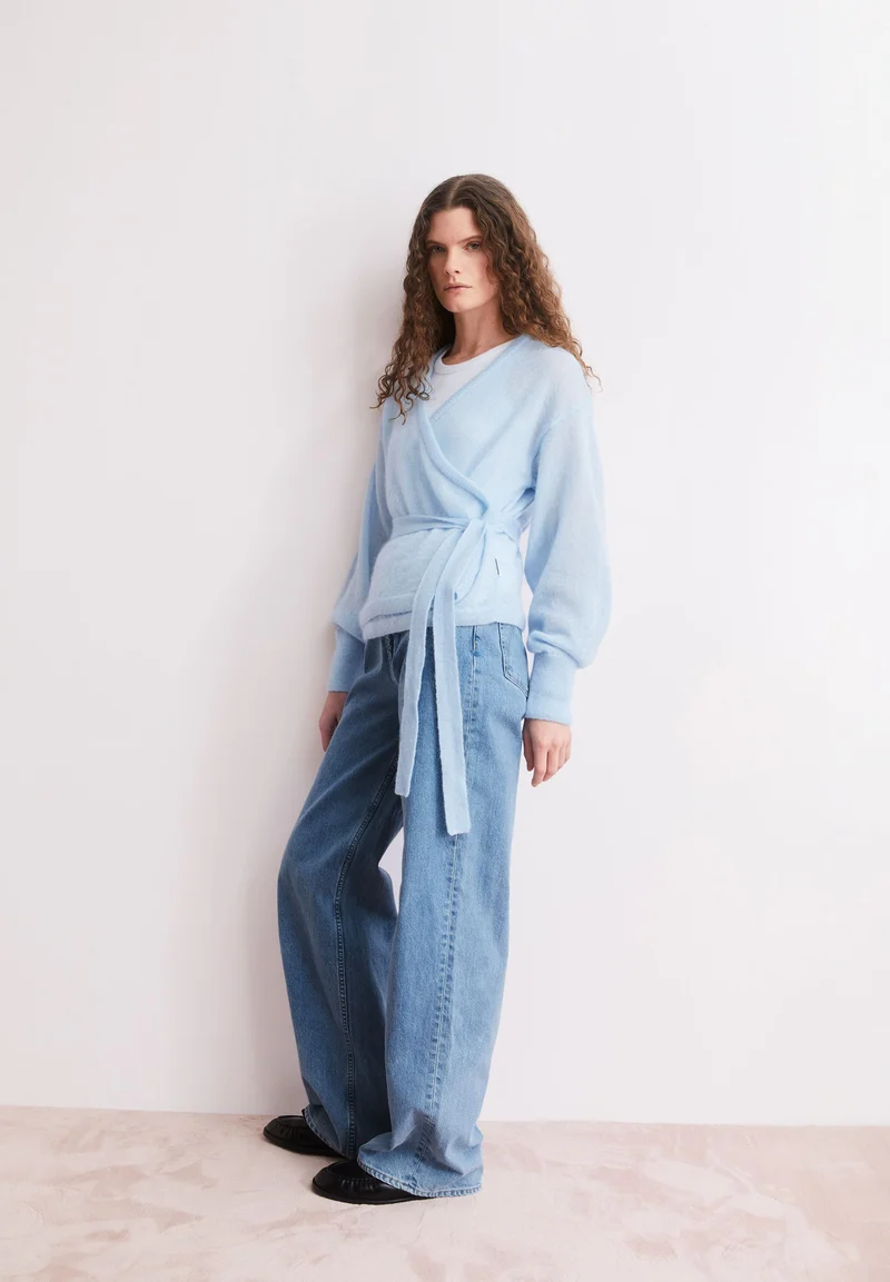 MOHAIR-MIX WICKELSTRICKJACKE | blue glow