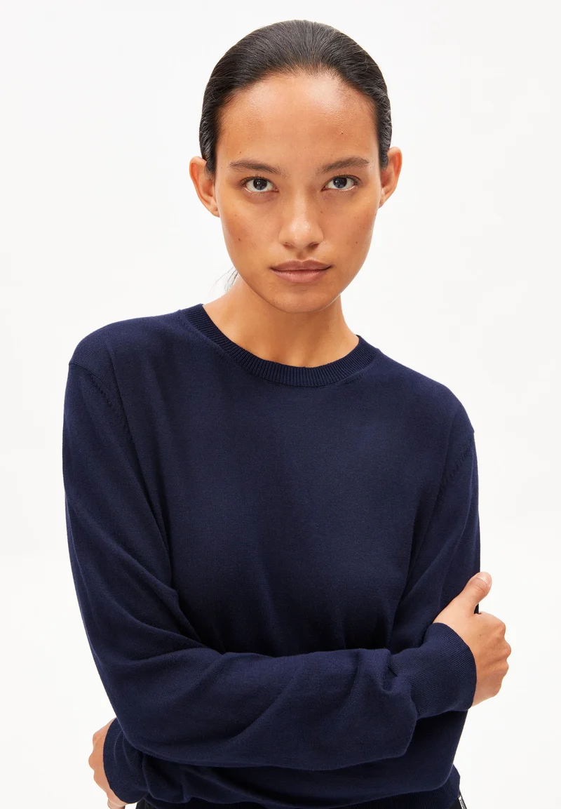 FEINSTRICKPULLOVER | tinted navy