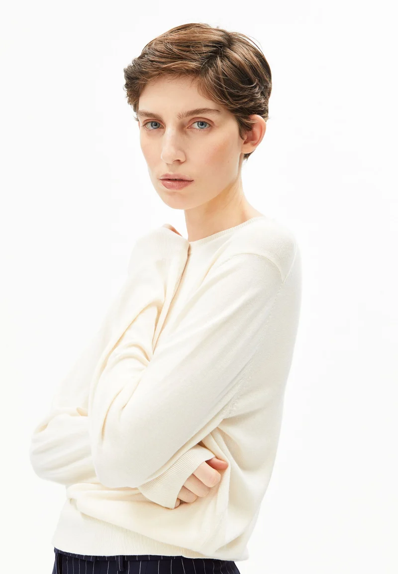 FEINSTRICKPULLOVER | oatmilk