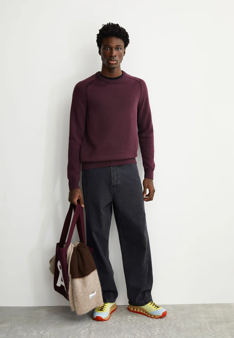 VAANJO GMT DYE STRICKPULLOVER | dark cranberry
