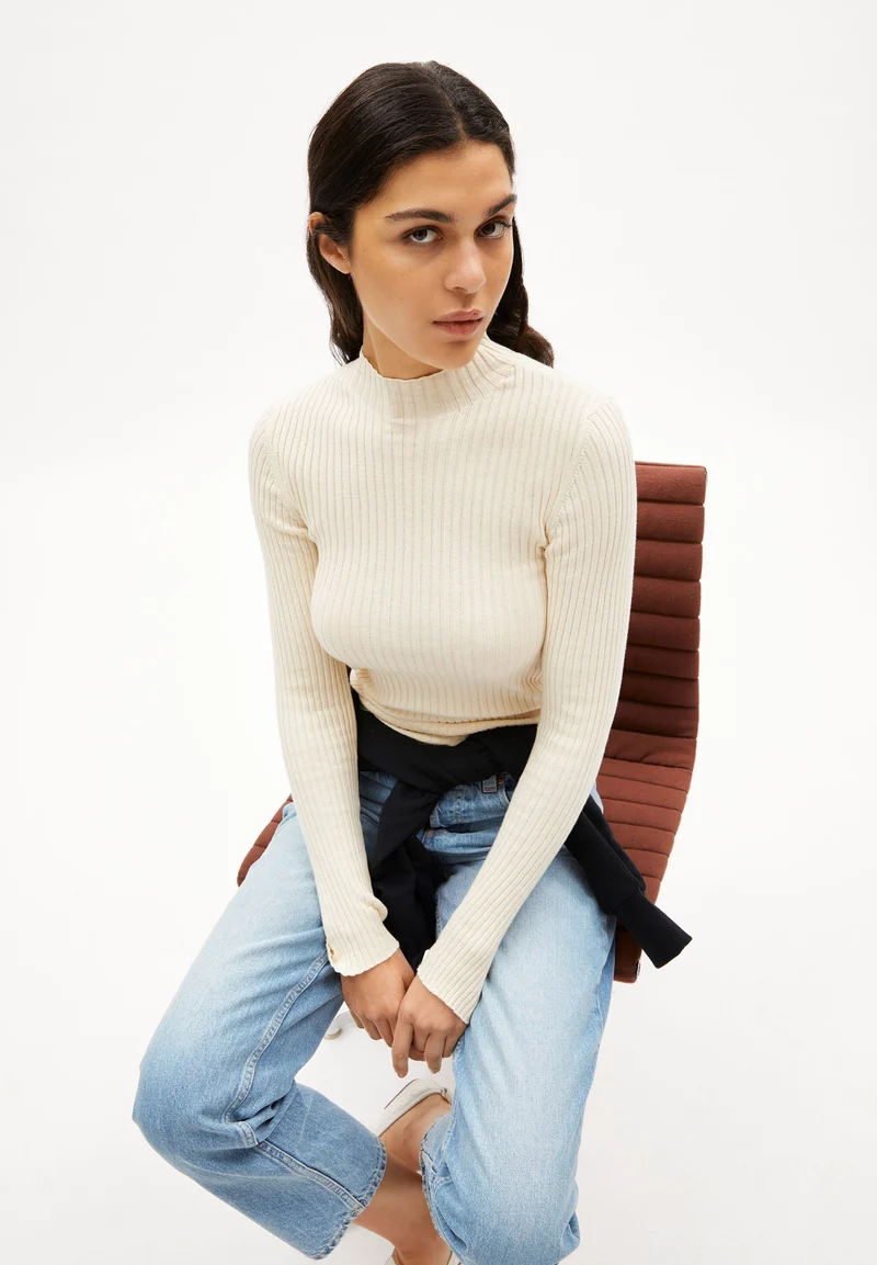 ALAANIA STRICKPULLOVER | oatmilk