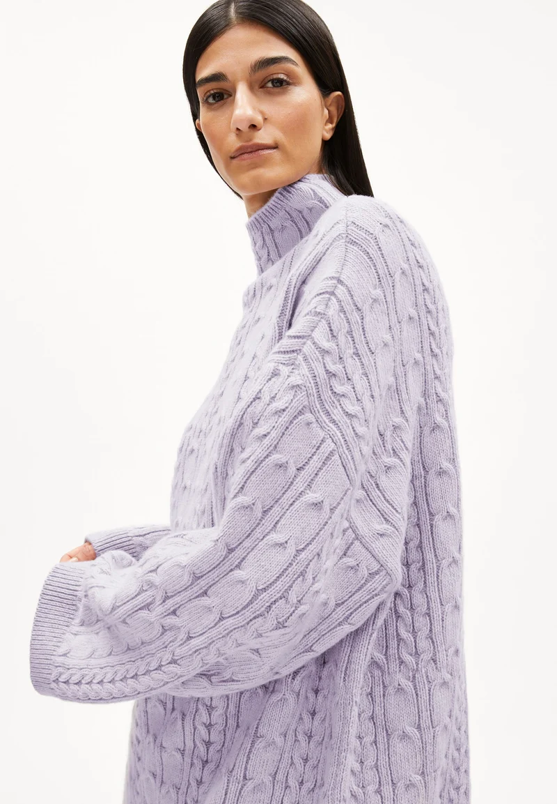 AAORI VANISE STRICKPULLOVER | oatmilk-frozen lavender