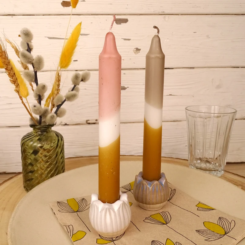 Porzellan-Kerzenhalter Tulpe 2er Set glasiert 4 cm – Creme und braun Sortiert – kleine Kerzenständer für Stabkerzen – Frühling & Ostern – Logbuch-Verlag