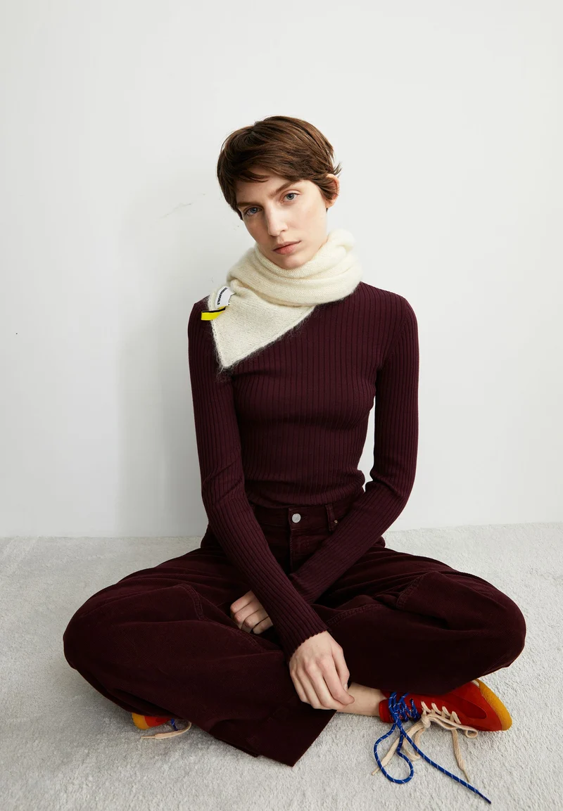 ALAANIA STRICKPULLOVER | dark cranberry
