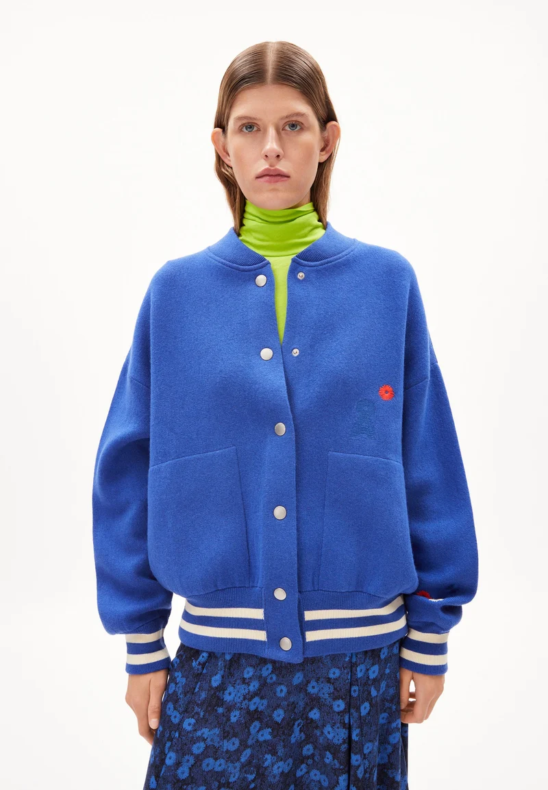 AALISON COLLEGE | dynamo blue-oatmilk