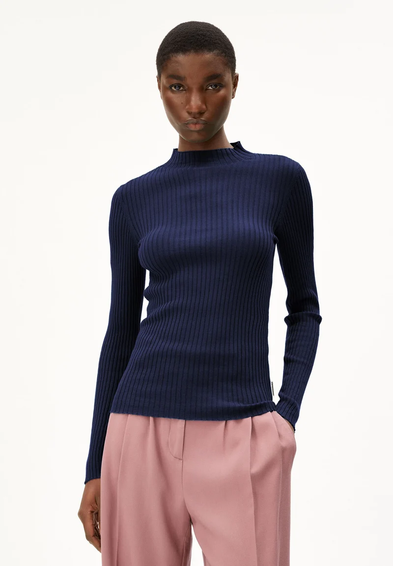 ALAANIA STRICKPULLOVER | tinted navy