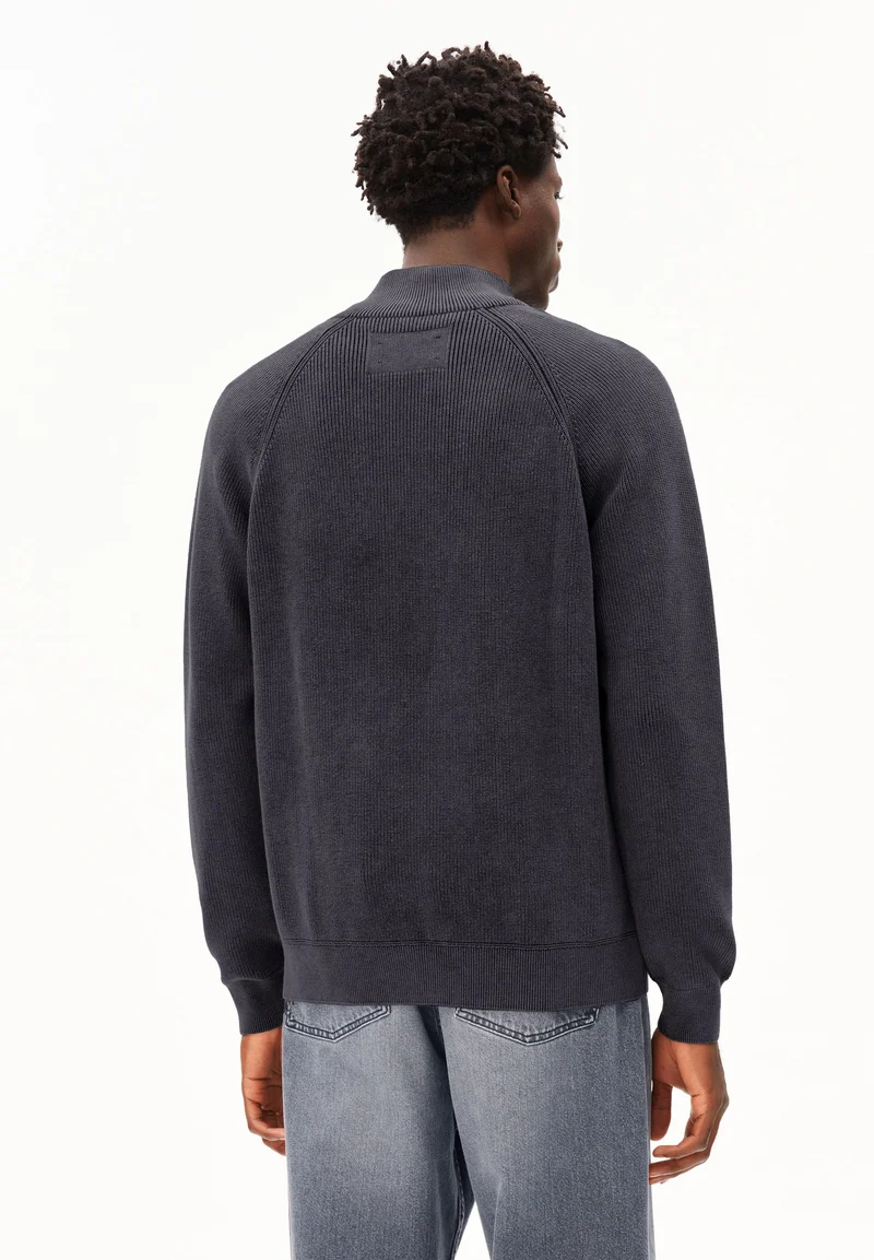 AARTYOM GMT DYE STRICKTROYER | black