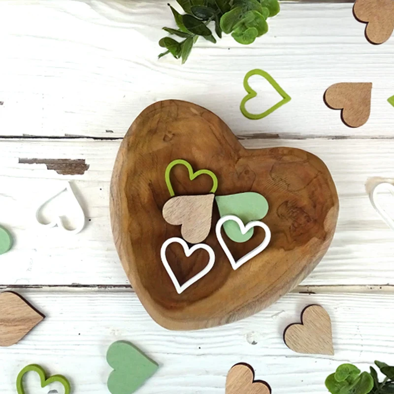 Logbuch-Verlag 24 mini Holzherzen grün weiß natur Herzen Streuteile zum Basteln & als Tischdeko Hochzeit Frühling 4 cm