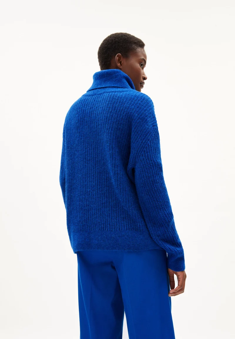 ILSIAA | dynamo blue