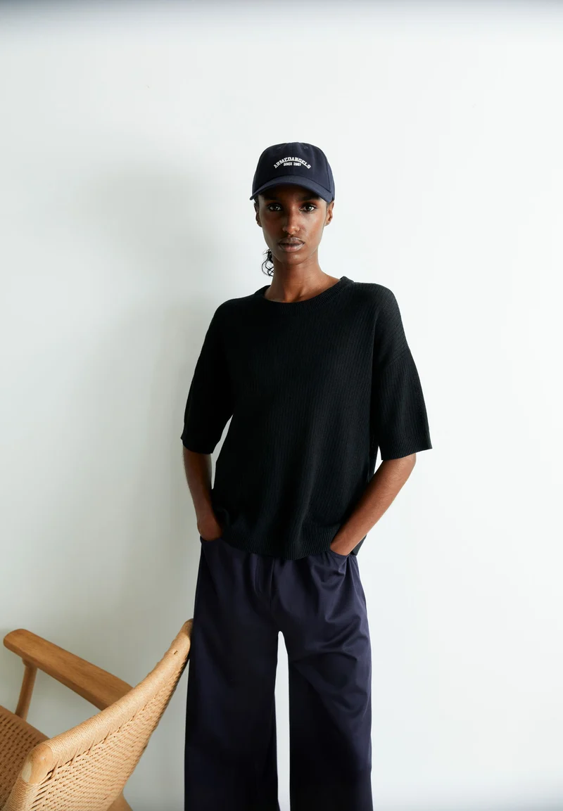 LIZAA LINO | black