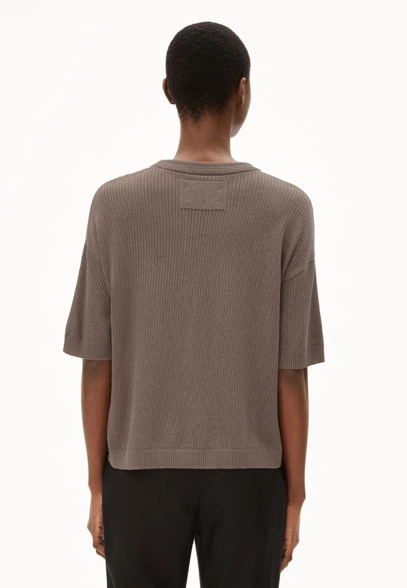 LIZAA LINO | walnut cream