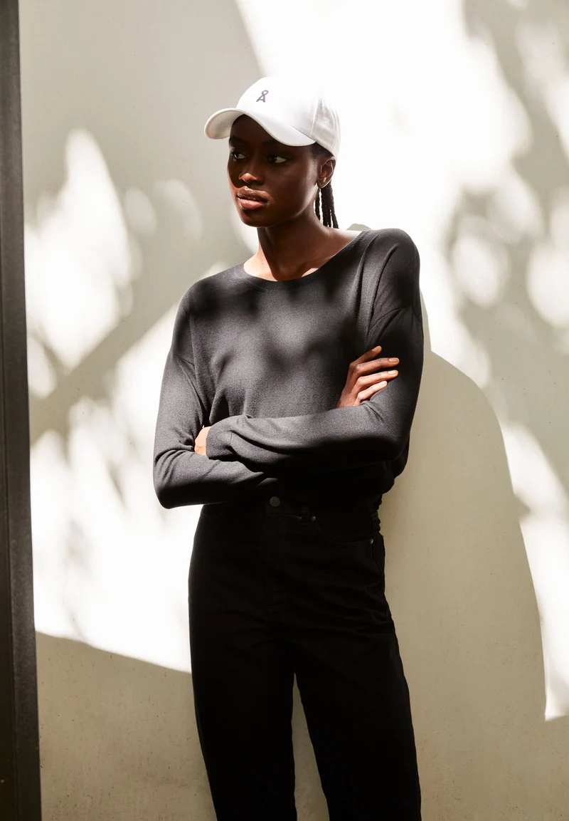 LAARNI | black
