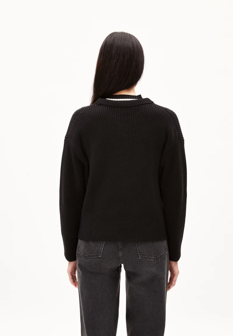 NURIELLAA | black