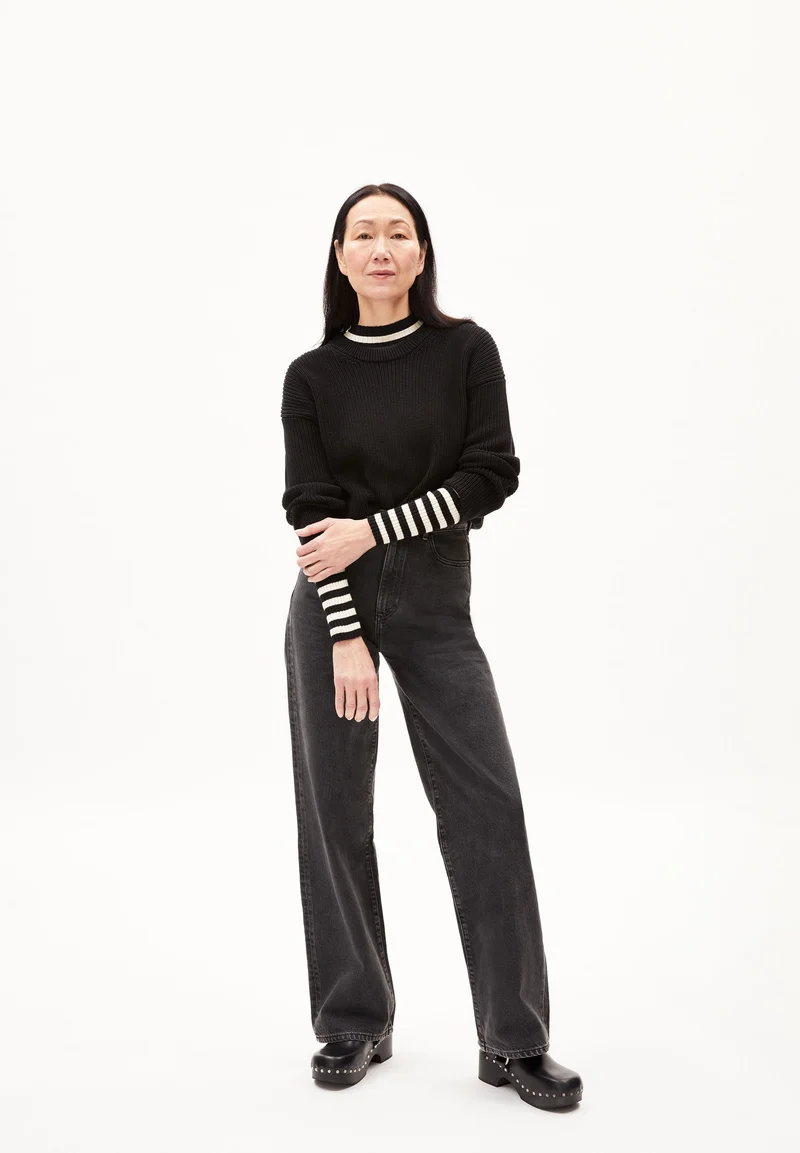 NURIELLAA | black