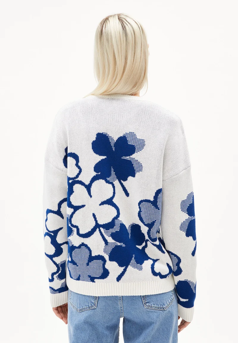 OLESSYAA CLOVER | lapis blue-light oatmilk