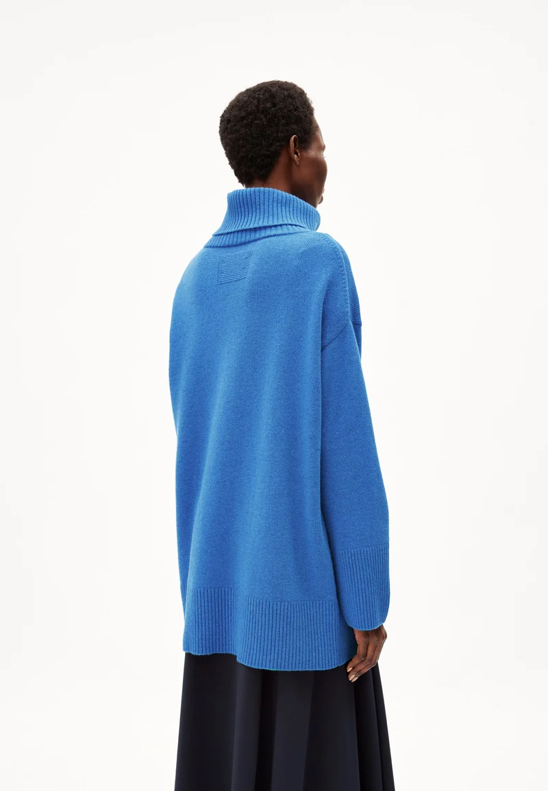 ARDIAA ROLLNECK | warm blue