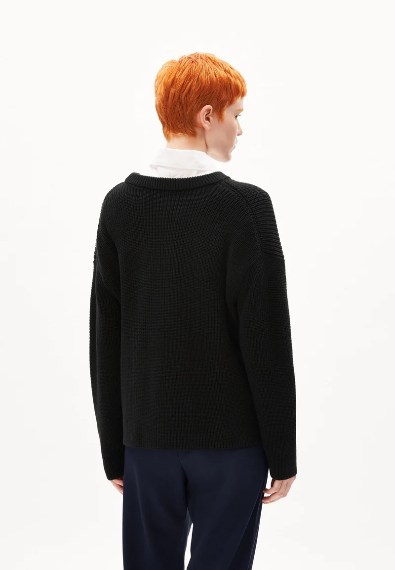 NURIAAS | black