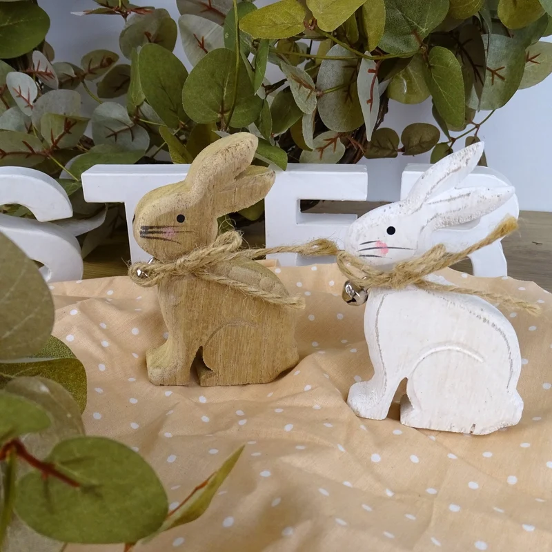 Logbuch-Verlag 4 Holz Osterhasen braun weiß Holzhasen Set kleines Geschenk zu Ostern Holzdeko Natur 10 cm