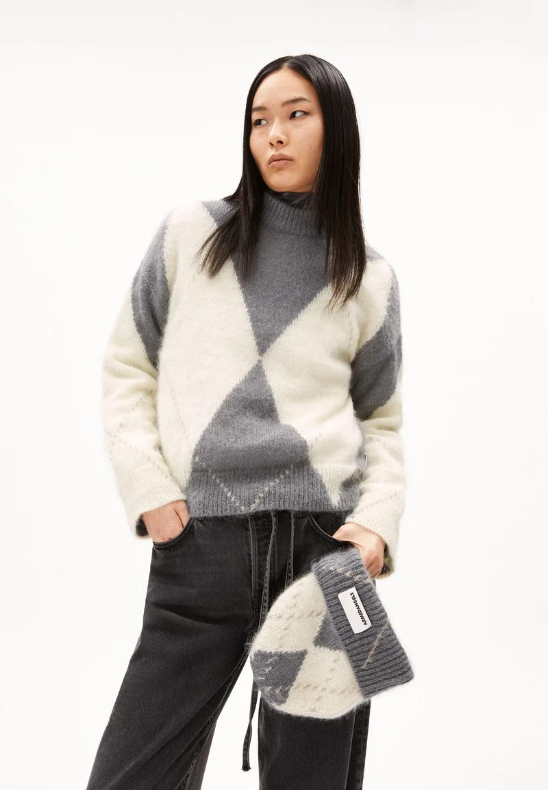 GWYNEIRAA ARGYLE | iron cast-oatmilk