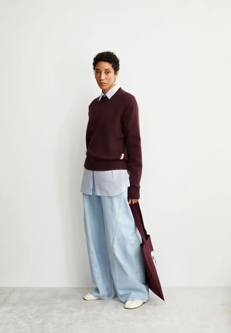BALBAA | dark cranberry