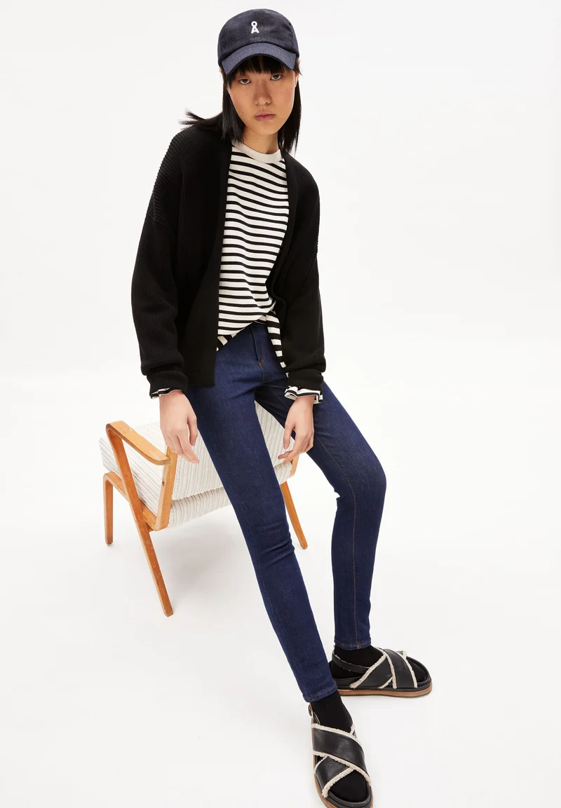 VILDANAA SOFT | black