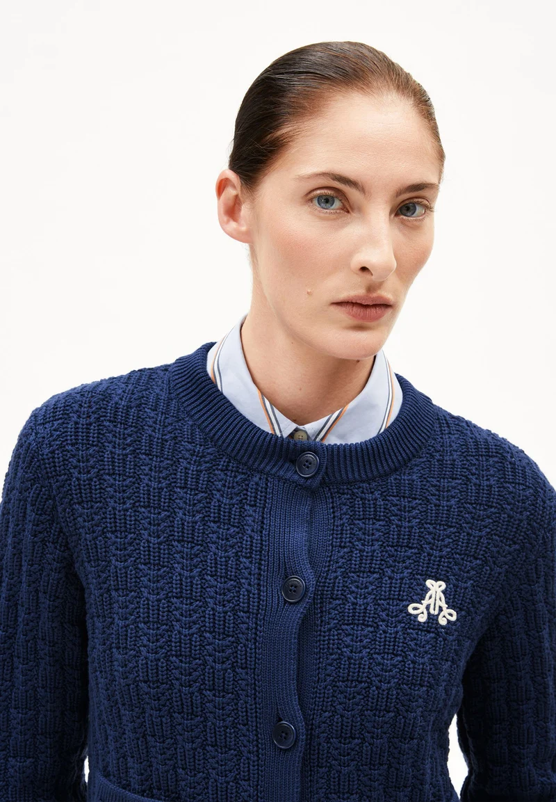 JULIAANAS STRUCTURE STRICKJACKE | blue noon