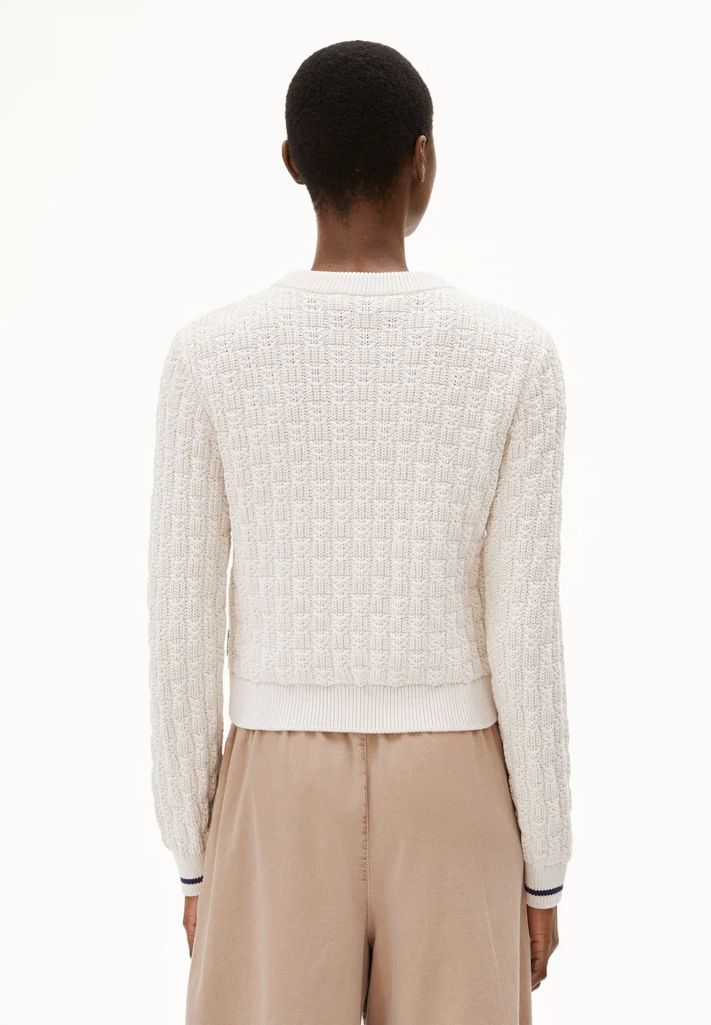 JULIAANAS STRUCTURE STRICKJACKE | oatmilk