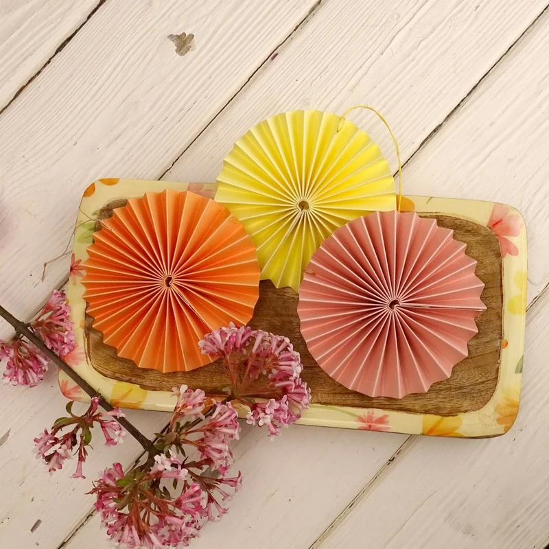Logbuch-Verlag Dekoschale aus Holz mit Blumen Frühling Deko Tablett braun bunt Geschenk für Frauen Muttertag 25 x 13 cm