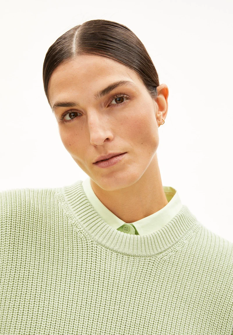 NURIAAS | pastel green