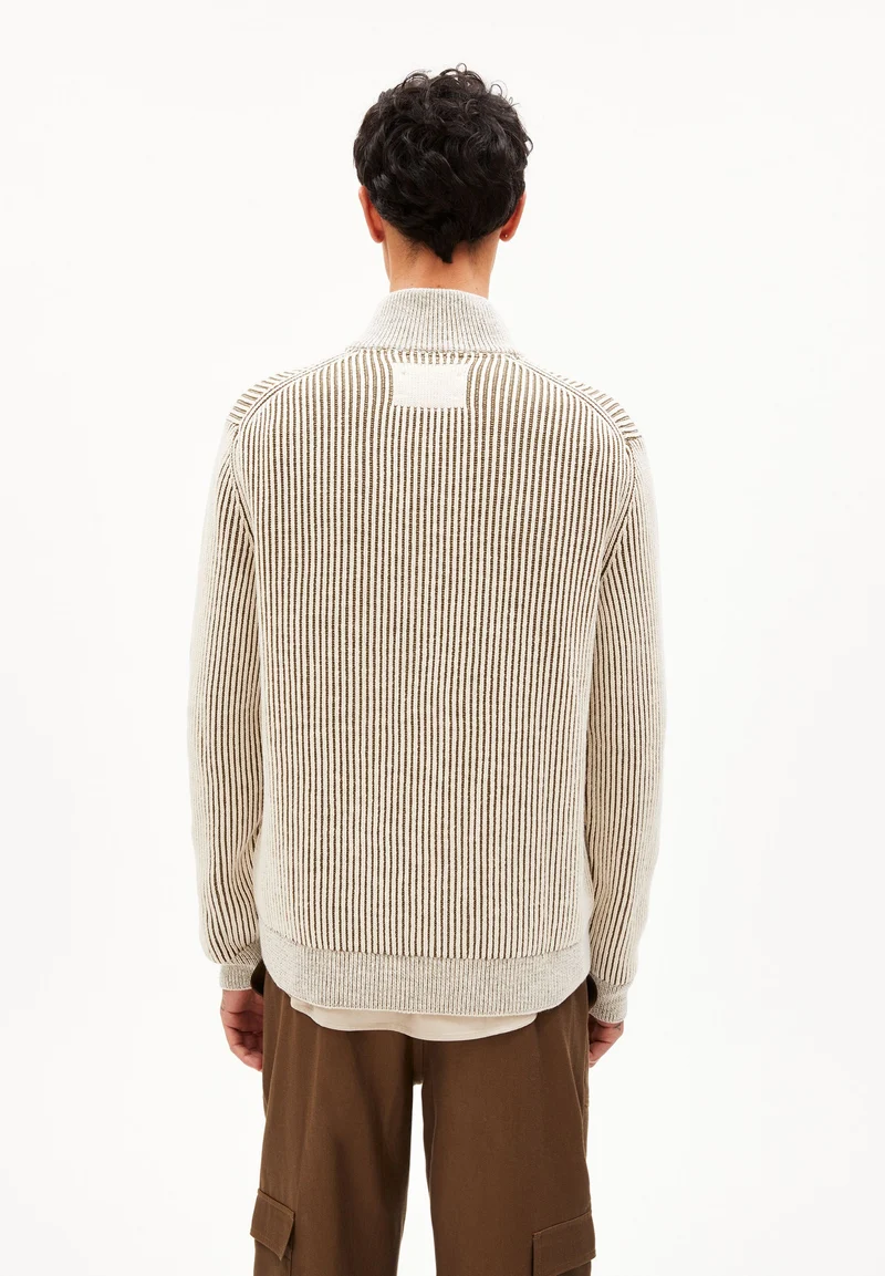 MAATEY | oatmilk-dried moss