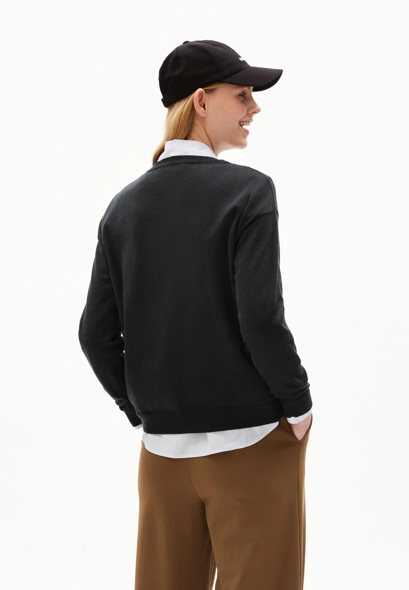 LARUNAA | black