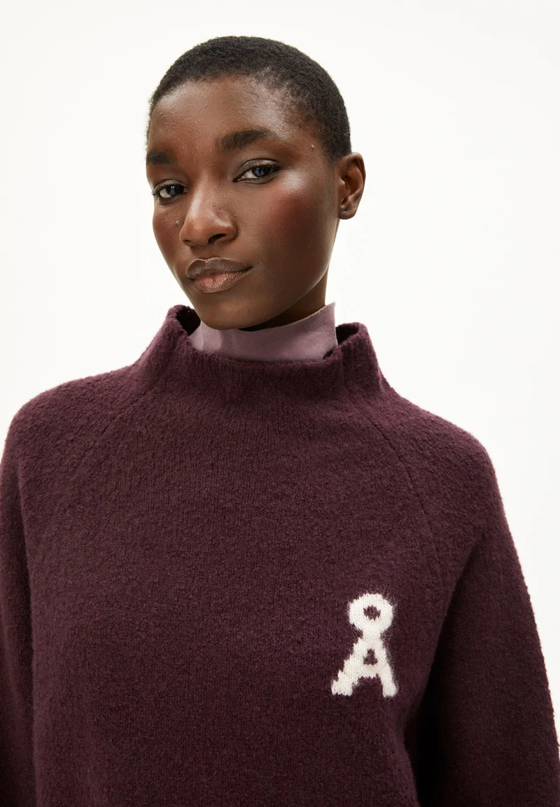 ICONIC Å BOUCLÉ-STRICKPULLOVER | dark cranberry-oatmilk