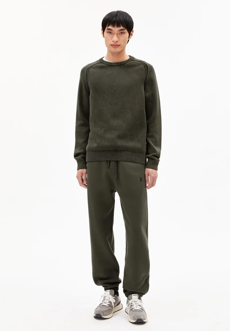 VAANJO GMT DYE STRICKPULLOVER | forest pine