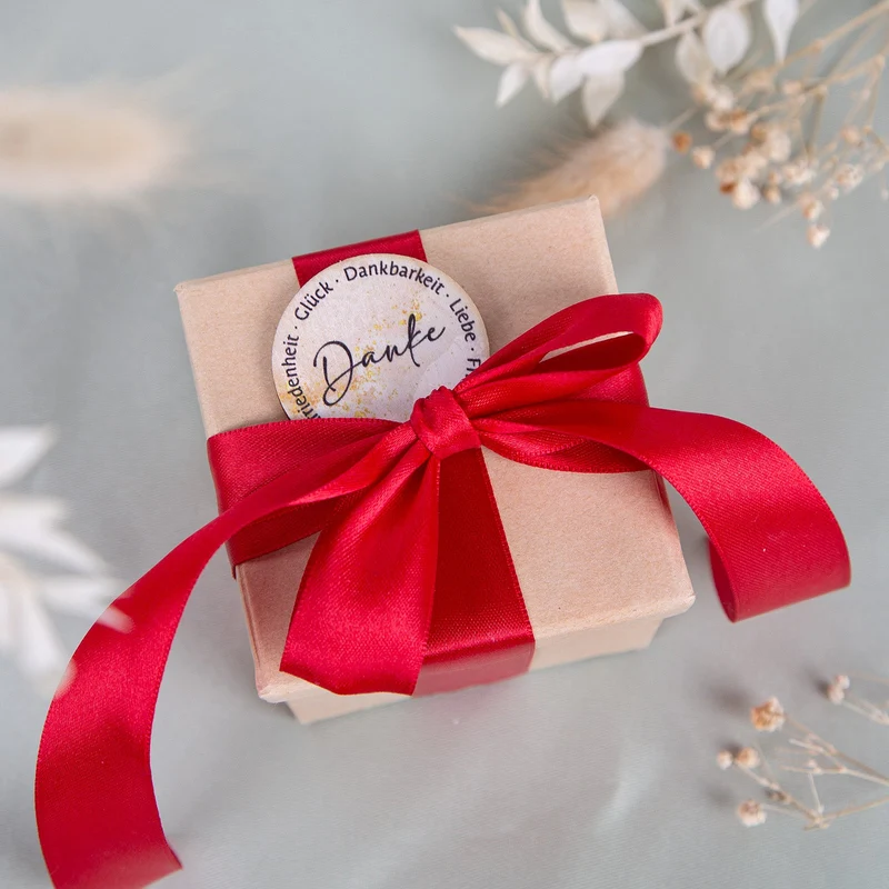 3 Weihnachtskarten DIN A6 Klappkarten mit Umschlag – schwarz-weiß-gold mit Glückstaler aus Holz