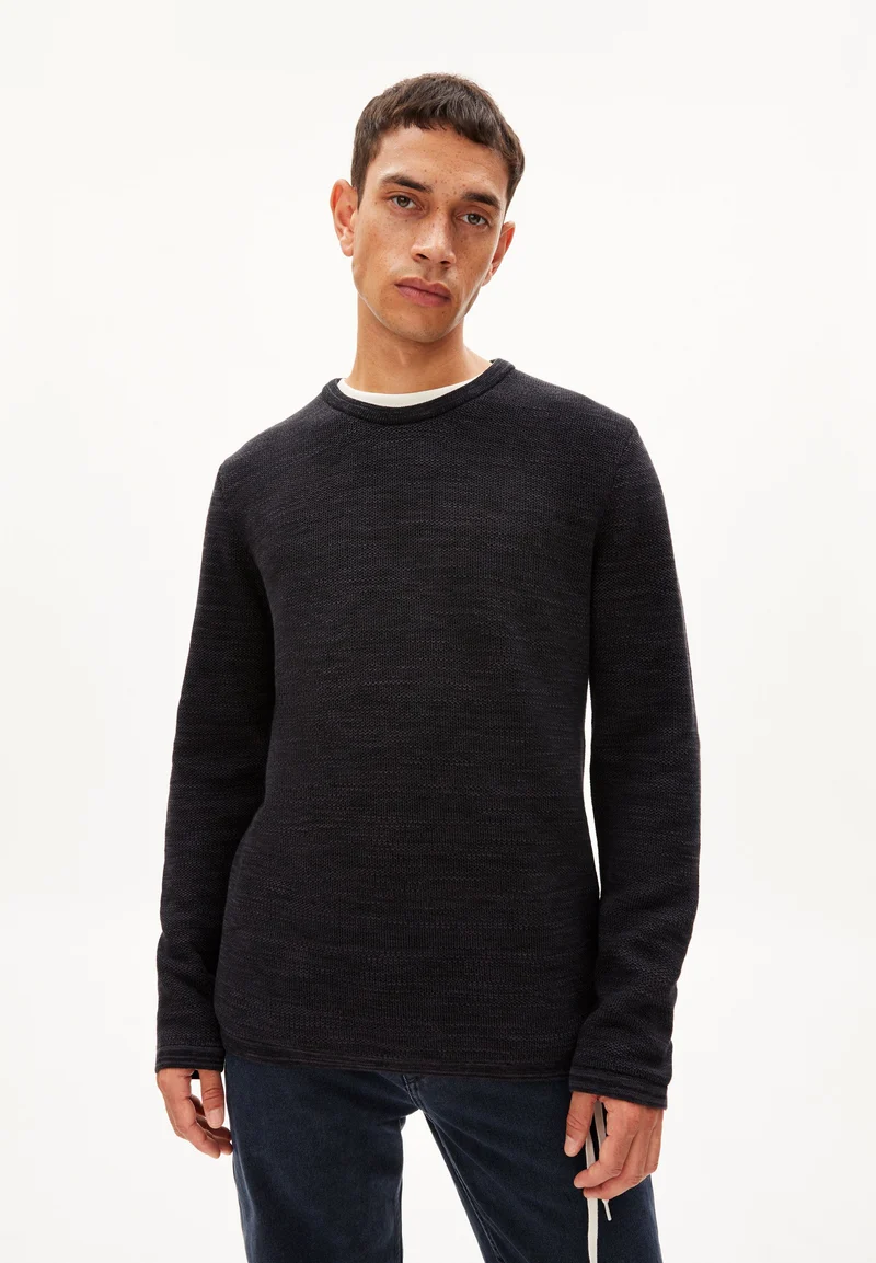 TOLAA | black