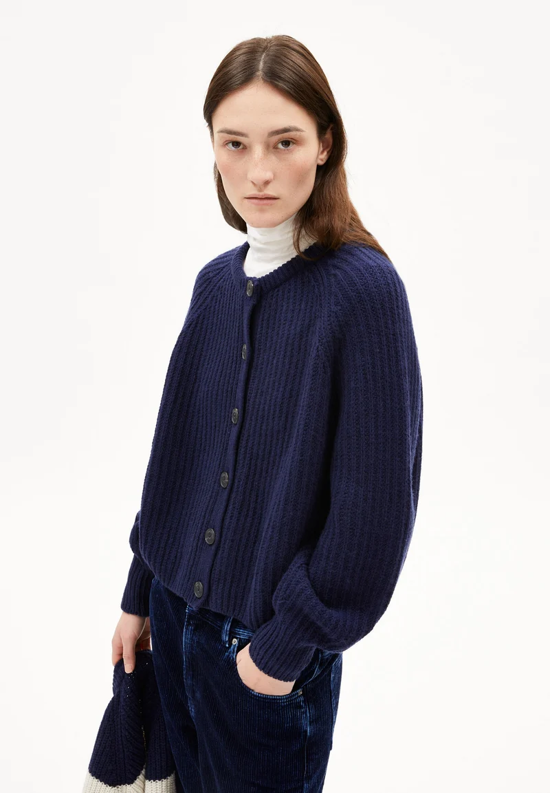RIPP-STRICKJACKE | tinted navy