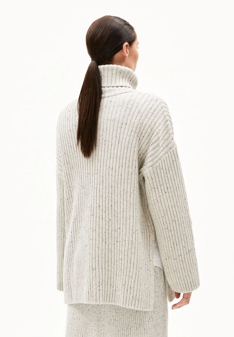 SABIRAA TWEED STRICKPULLOVER | oatmilk-black