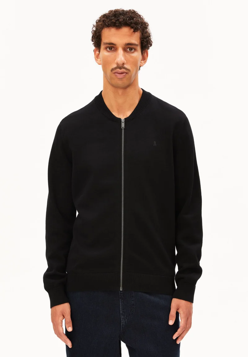 AGAAMON STRICKJACKE | black