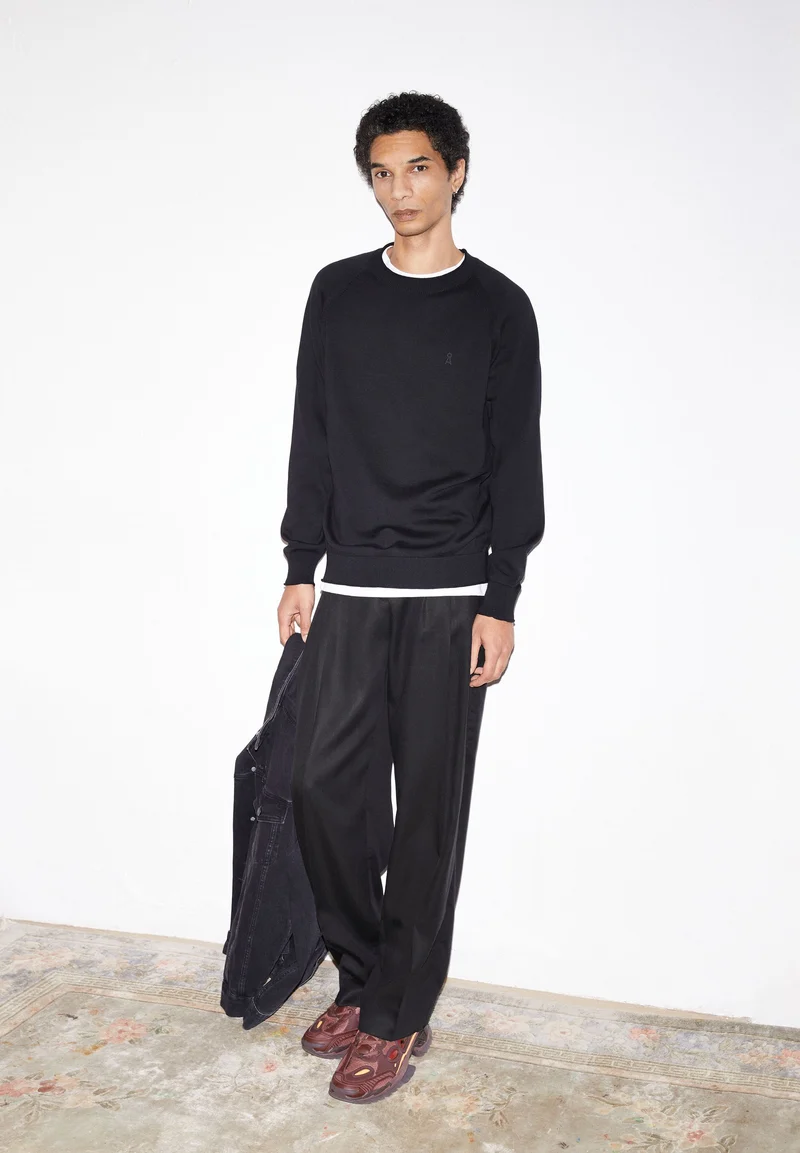 JAAIRO | black